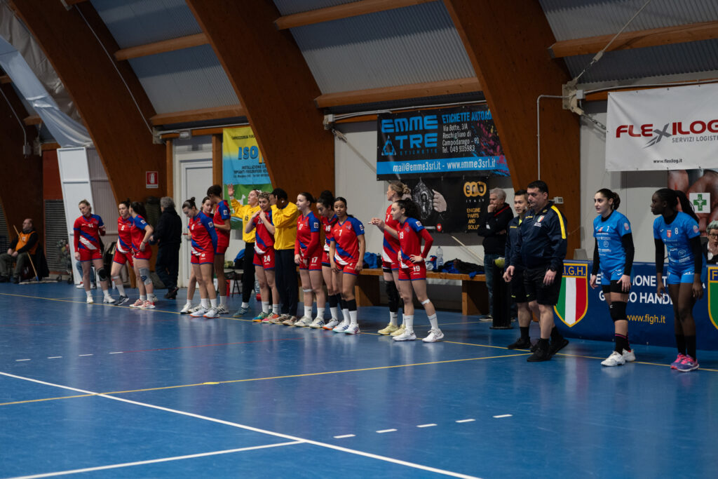 La squadra della Cellini Padova durante la partita contro Teramo